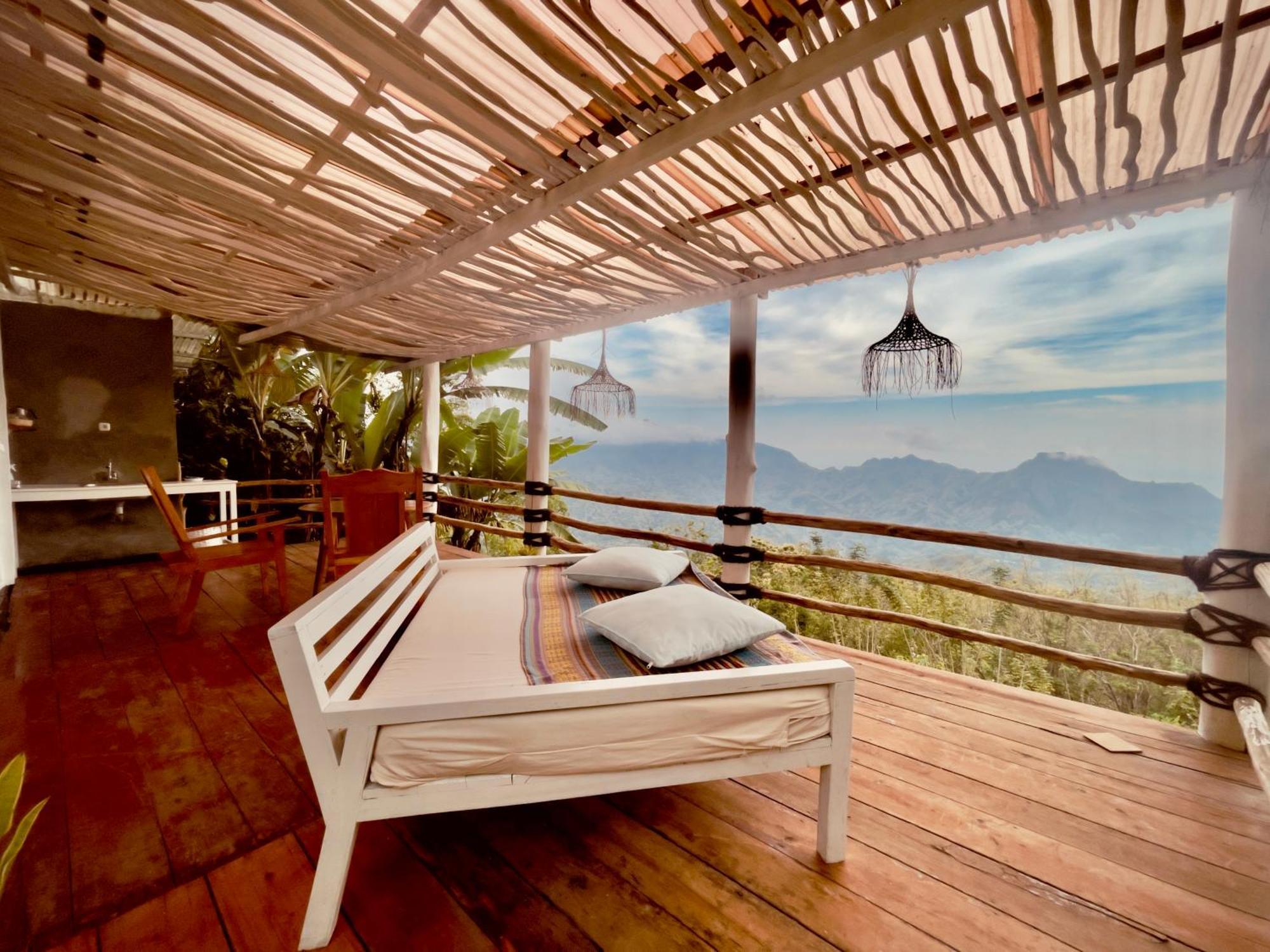 Manulalu Jungle Hotel Bajawa Eksteriør billede